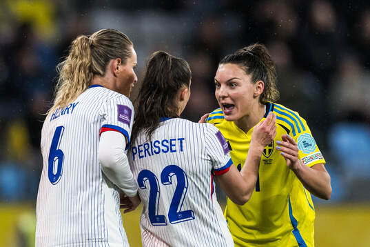 Johanna Rytting Kaneryd of Sweden and Eve Périsset of