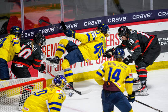 Paula Bergström of Sweden and Brianne Jenner of Canada