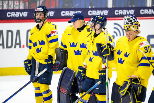 Mira Jungåker, goaltender Ida Boman, Mira Hallin and