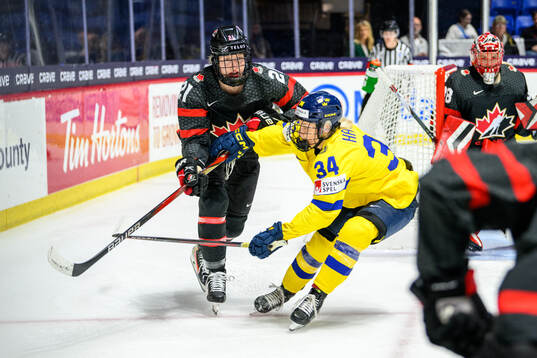 Ashton Bell of Canada and Mira Hallin of Sweden