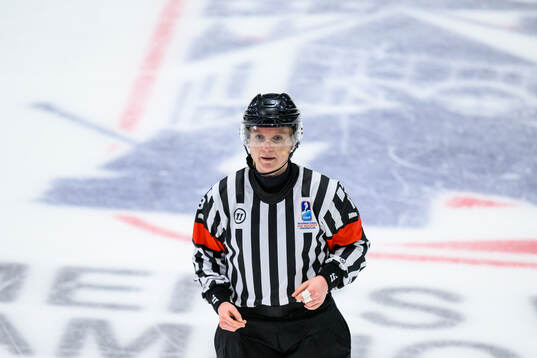 Referee Julia Kainberger