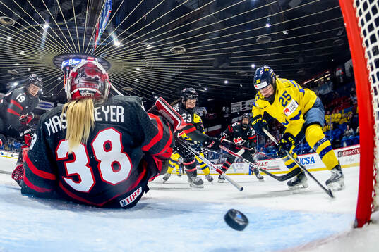 Bläddra bland fler bilder av 2024 IIHF Women's World Championship, Quarterfinal, Canada - Sweden