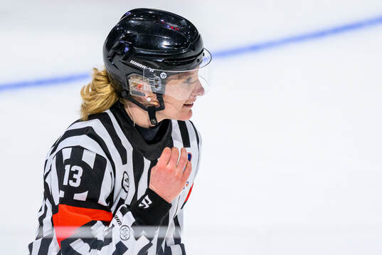 Referee Julia Kainberger