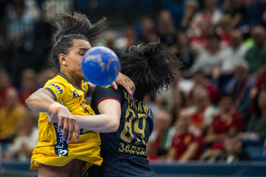 Jamina Roberts of Sweden and Sora Ishikawa of Japan