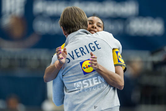 Head coach Tomas Axnér and Jamina Roberts of Sweden