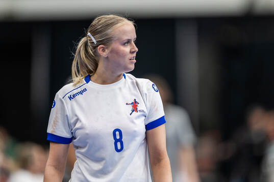 Lea Davies of Great Britain looks dejected
