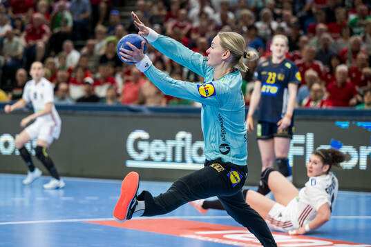 goalkeeper Johanna Bundsen of Sweden
