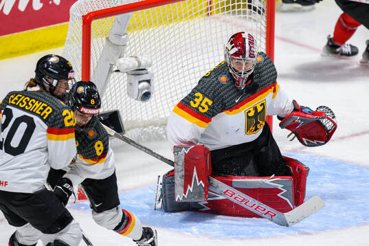 Goaltender Sandra Abstreiter of Germany