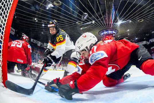Laura Kluge of Germany and Lara Christen of Switzerland