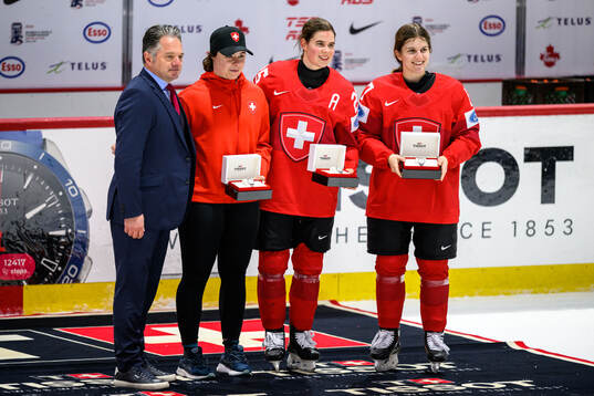 Goaltender Andrea Braendli, Alina Muller and Lara Christen