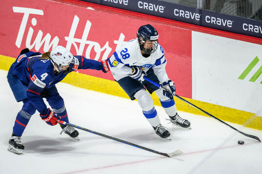 Caroline Harvey of USA and Jenniina Nylund of Finland