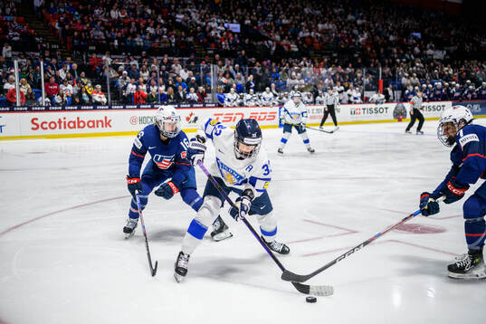 Hayley Scamurra of USA and Michelle Karvinen of Finland