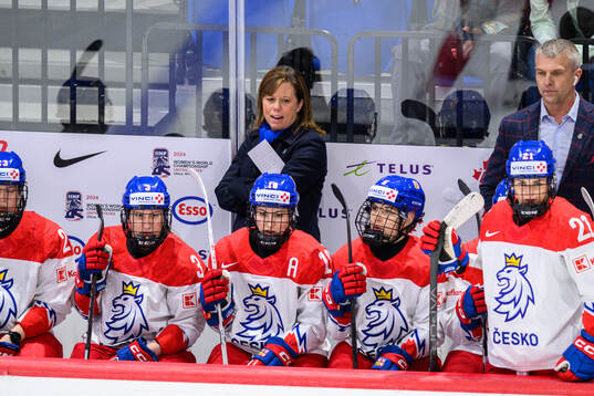 Head coach Carla MacLeod of Czech Republic