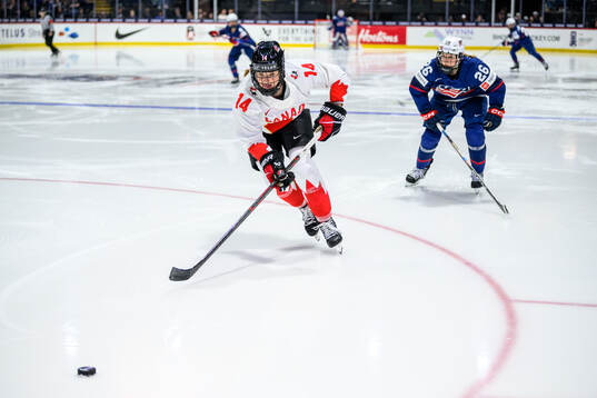 Renata Fast of Canada and Kendall Coyne Schofield of USA