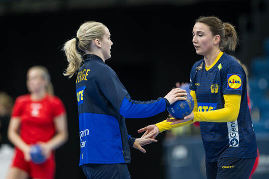 Emma Lindqvist and Olivia Löfqvist of Sweden