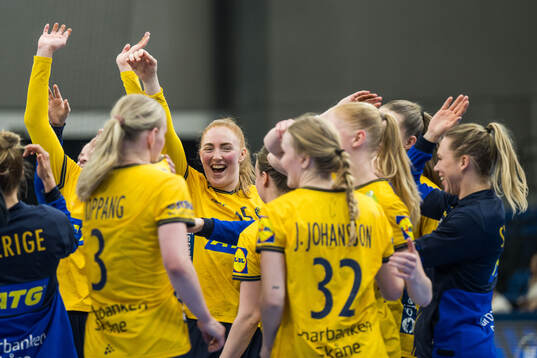 Sofia Hvenfelt of Sweden celebrates