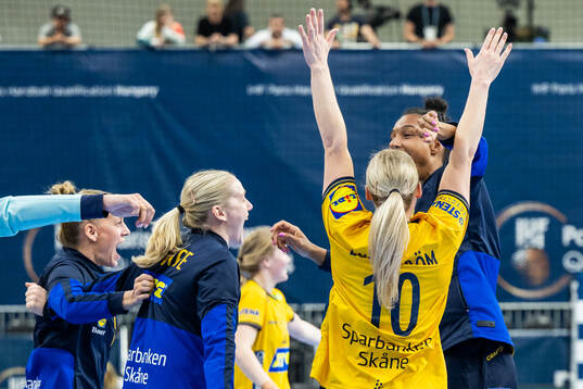 Nathalie Hagman, Emma Lindqvist, Jamina Roberts and