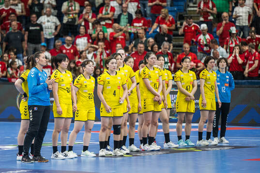 Natsuki Aizawa and Miyako Hatsumi of Japan looks dejected