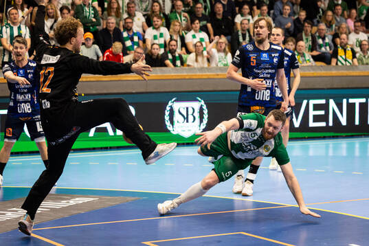 Kristianstads målvakt Gustaf Banke gör en räddning