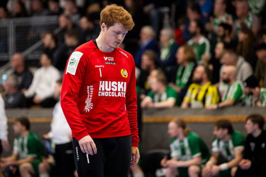 Hammarbys målvakt Linus Bergh deppar