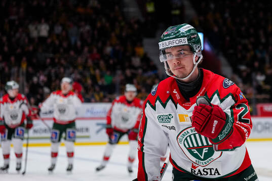 Frölundas Jere Innala jublar