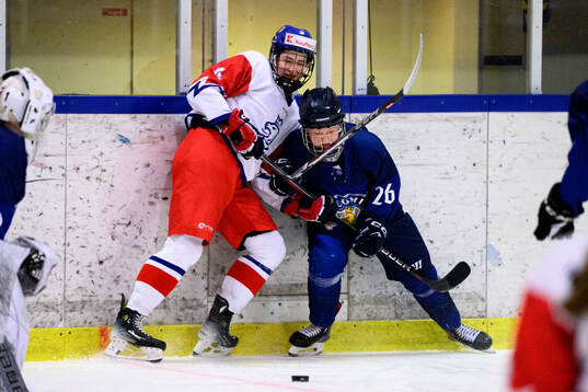 Madlen Chladova of Czech Republic and Aino Lehikoinen of