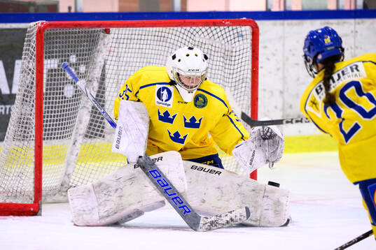 Goalkeeper Tilde Wyckman of Sweden