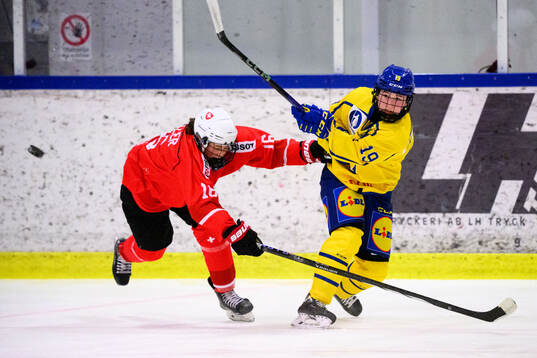 Norina Muller of Switzerland and Miranda Lindström of