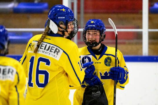 Miranda Lindström of Sweden celebrates afterthe U16