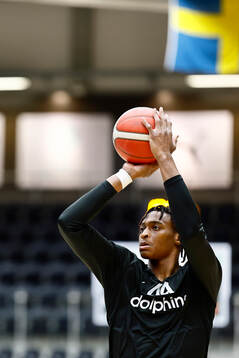 Norrköpings Karl Gamble före basketmatchen i herrarnas