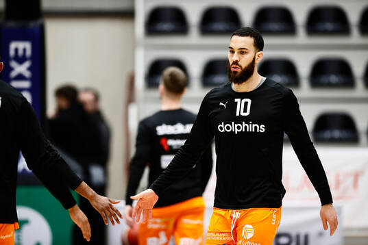 Norrköpings Elias Desport före basketmatchen i herrarnas