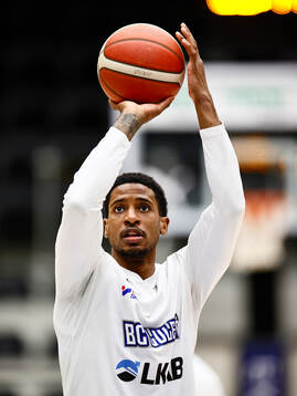 Luleås Charles Matthews före basketmatchen i herrarnas