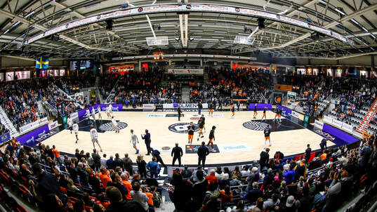 Stadium Arena före basketmatchen i herrarnas SBL mellan