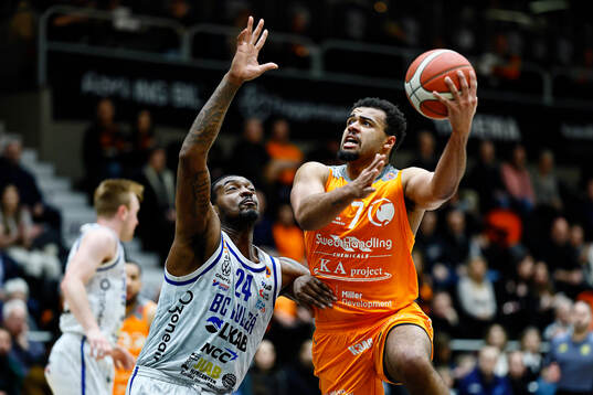 Luleås Ed Polite och Norrköpings Claudio Alexandre Penha
