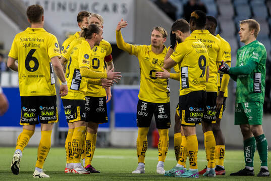 Elfsborgs Niklas Hult och Simon Hedlund deppar med