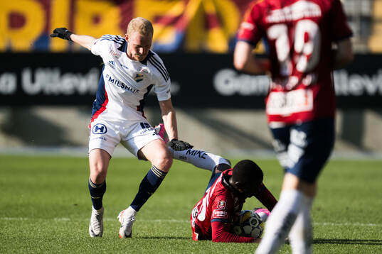 Östers Adam Bergmark Wiberg och Örgrytes Abdoulaye Faye