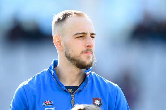 Örgrytes Amel Mujanic vid lineup innan fotbollsmatchen i