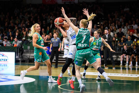Luleås Sabrina Haines and Södertäljes Klara Lundquist