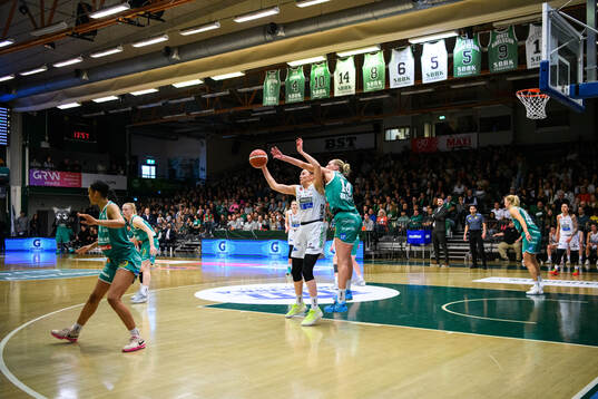 Luleås Josefin Vesterberg och Södertäljes Louice