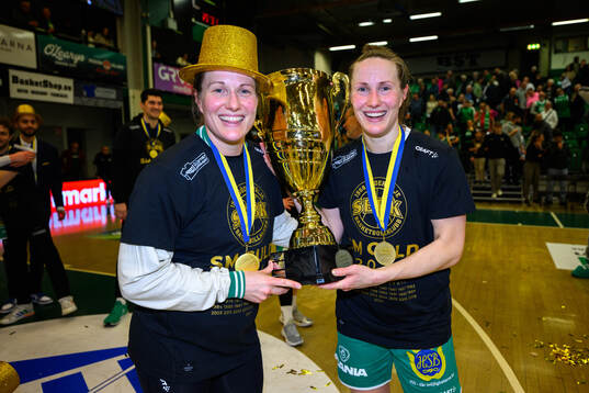 Södertäljes Elin Eldebrink och Södertäljes Frida