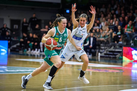 Södertäljes Frida Eldebrink och Luleås Sandra Hedlund