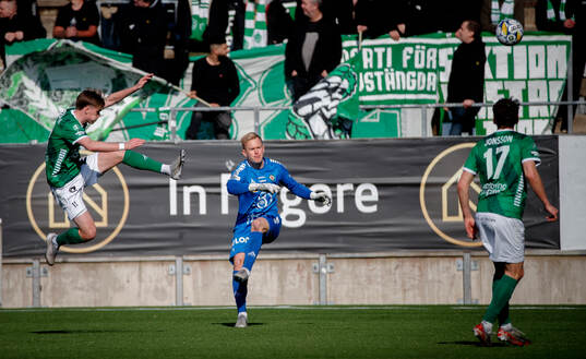 Brages Johan Arvidsson och Örebros målvakt Malte Påhlsson