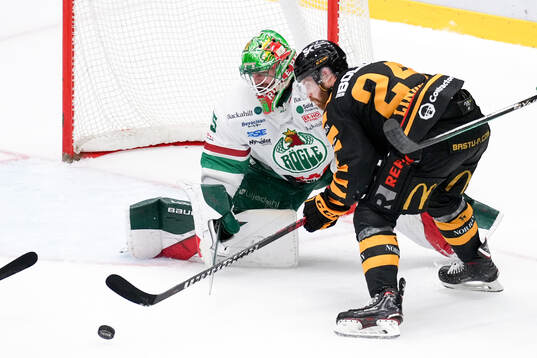 Rögles målvakt Christoffer Rifalk och Skellefteås Oscar
