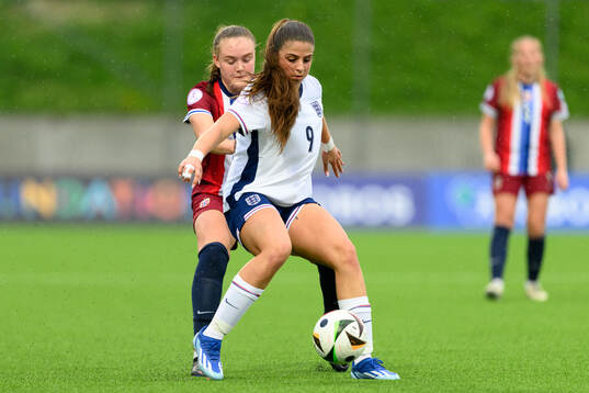 Tuva Olaussen Sagen of Norway and Isabella Fisher of England