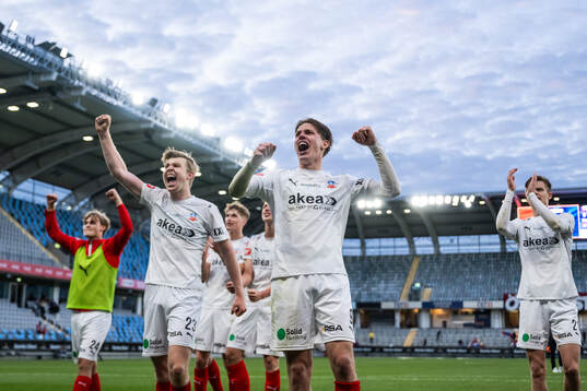 Helsingborgs William Westerlund och Taylor Silverholt jublar