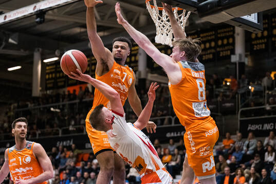 Borås Ludvig Johansson mot Norrköpings Claudio Alexandre