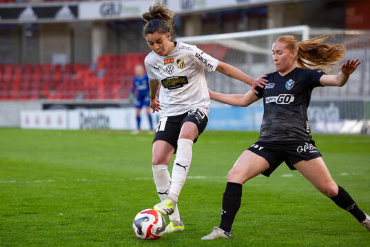 Häckens Anna Csiki och Växjö DFFs Tilde Johansson