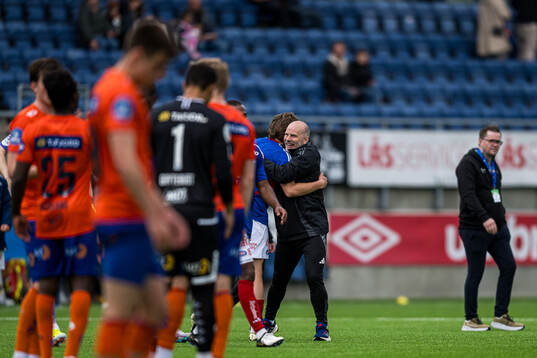 Geir Bakke, head coach of Vålerenga, celebrates