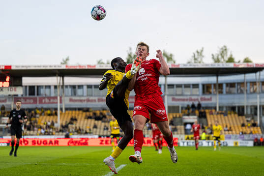 Uba Charles Nwokoma of Lillestrøm and Aune Heggebø of