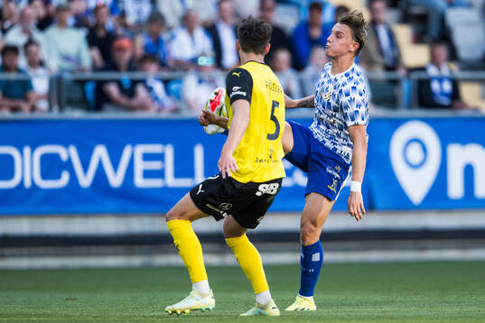 Mjällbys Colin Rösler och IFK Göteborgs Linus Carlstrand
